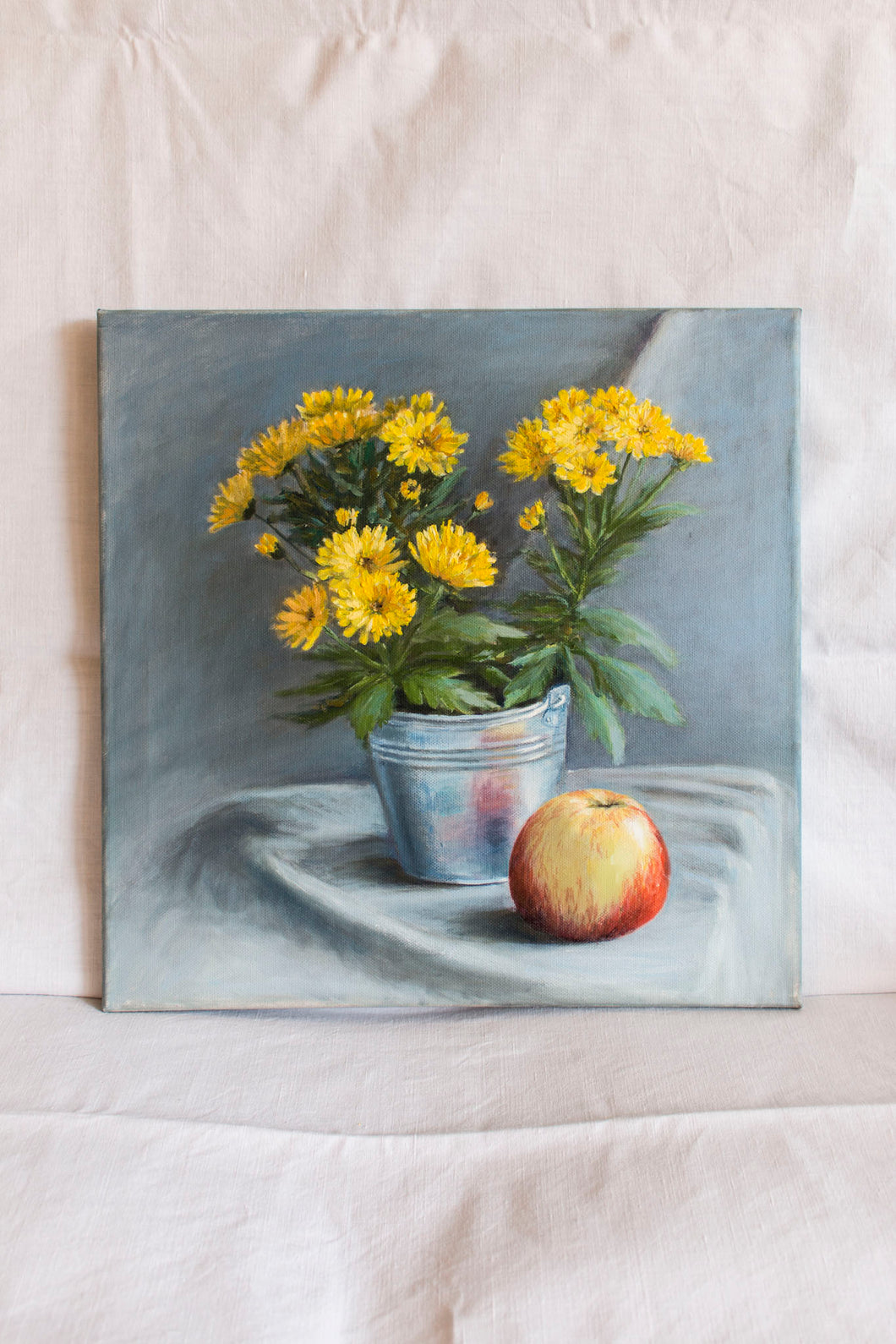 Stillleben Blumenstrauß in Metalvase