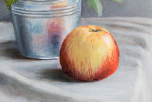 Lade das Bild in den Galerie-Viewer, Stillleben Blumenstrauß in Metalvase

