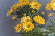Lade das Bild in den Galerie-Viewer, Stillleben Blumenstrauß in Metalvase
